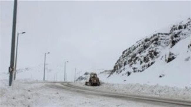 جاده‌های جنوب غرب کشور در محاصره برف