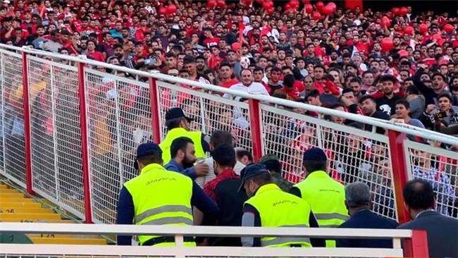 تماشاگران بازی تراکتور_ پرسپولیس به سیم آخر زدند!